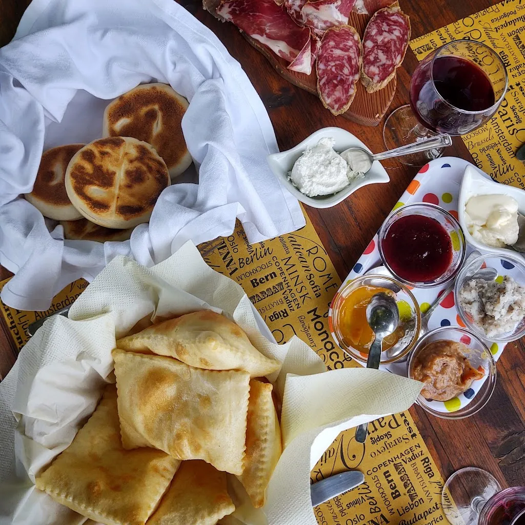 Le Pietre Di Canossa Di Conti Marina_Ciano d'Enza_slider_image_3