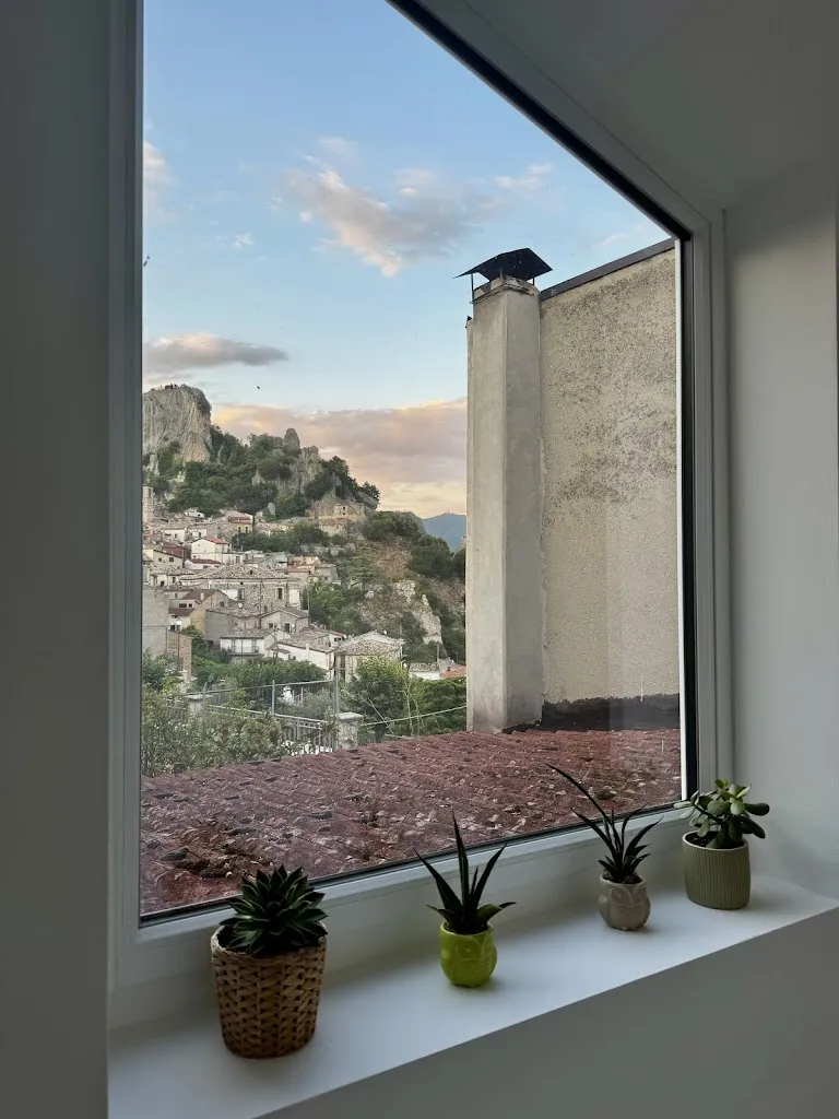 Sirya Carvana_Pennadomo Climbing House_Pennadomo_review