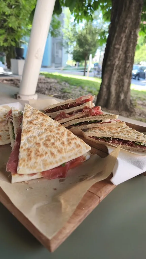 Valeria Del Vecchio_Chiosco del Savio_Cesena_review