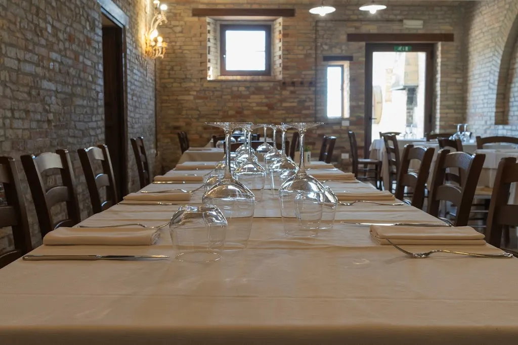 Masseria Tattoni restaurant in Bellante