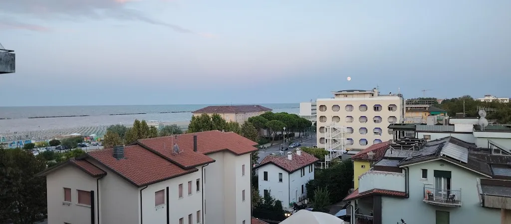 John Minghella_Bagno Marconi 20_Cesenatico_review