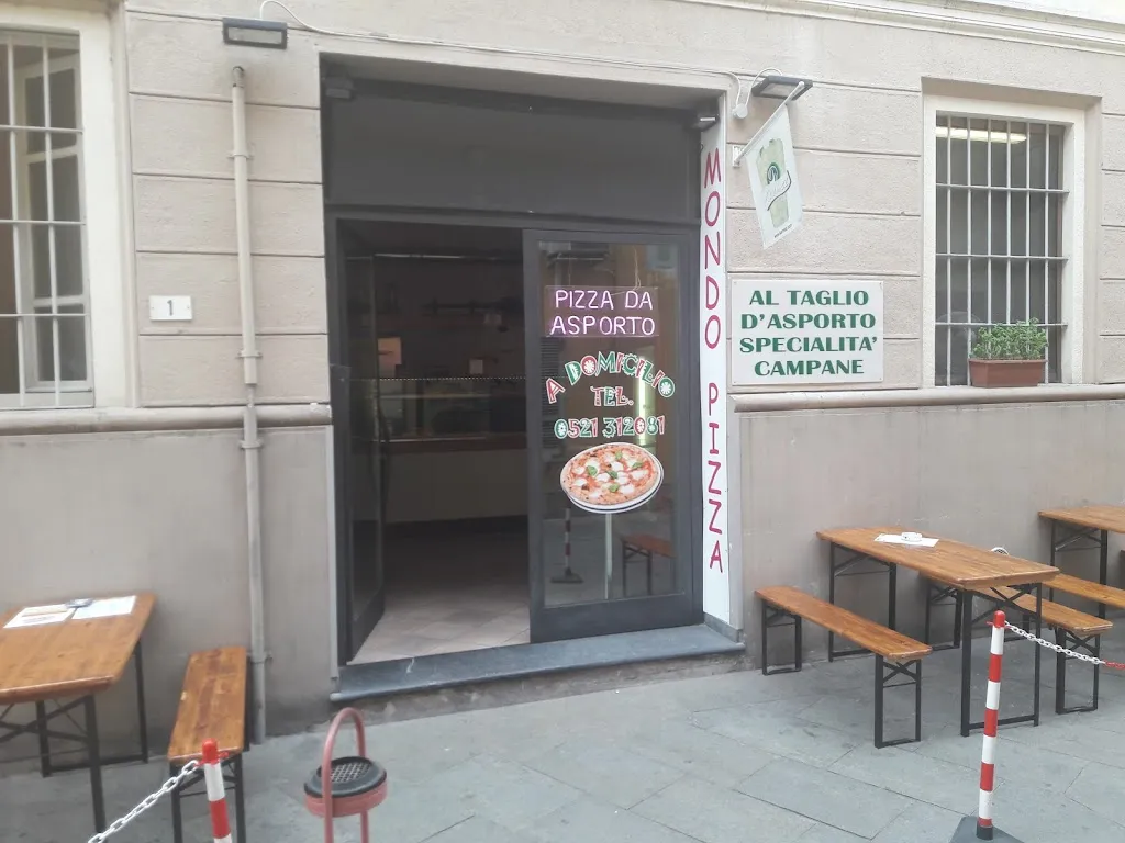 Mondopizza restaurant in Colorno