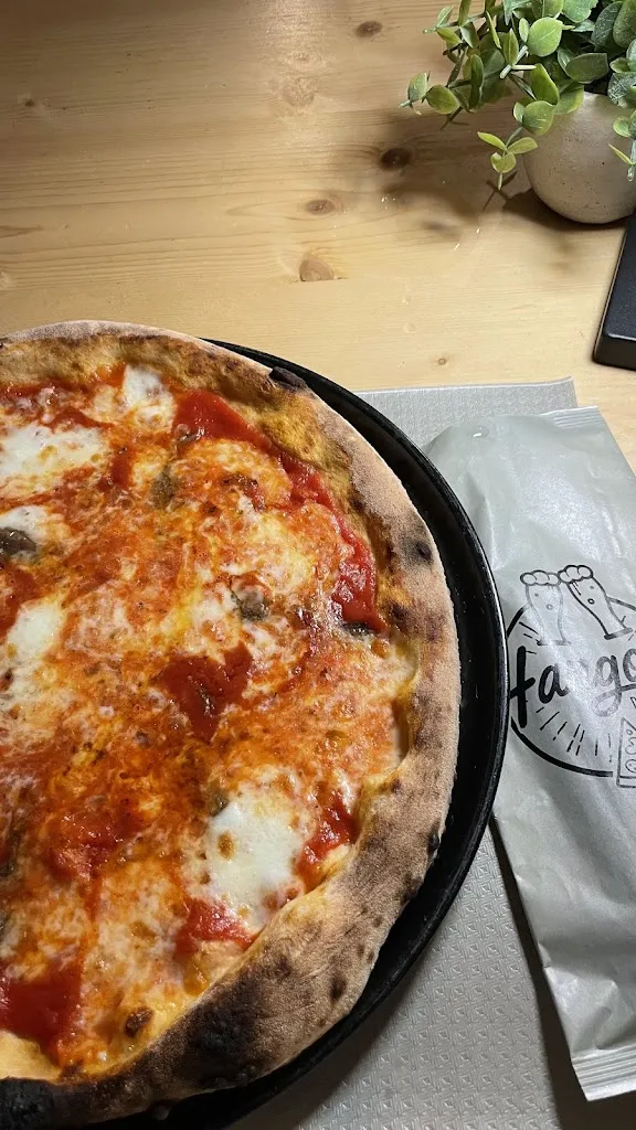 julia palombieri_Hangout Drink&Food_Bellante_review