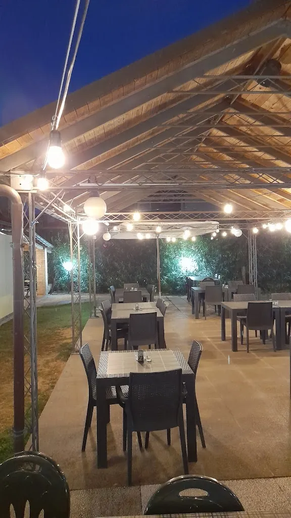 Hangout Drink&Food restaurant in Bellante