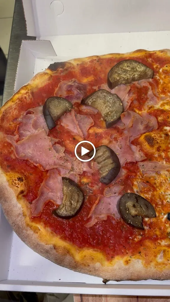 Pizzeria Willy_Corcagnano_slider_image_2