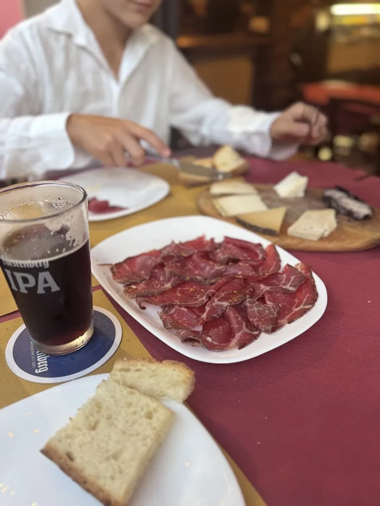 Monica Moraru_Hostaria Del Castello wine & beer shop_Ortona_review