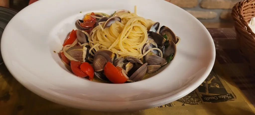 kenza Khetim_Enoteca Il Pirun_Corniglio_review