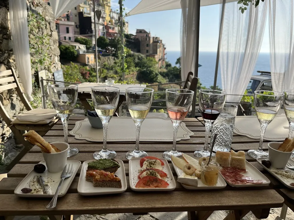 Clara Temlitz_Terra Rossa Winebar wine&food_Corniglio_review