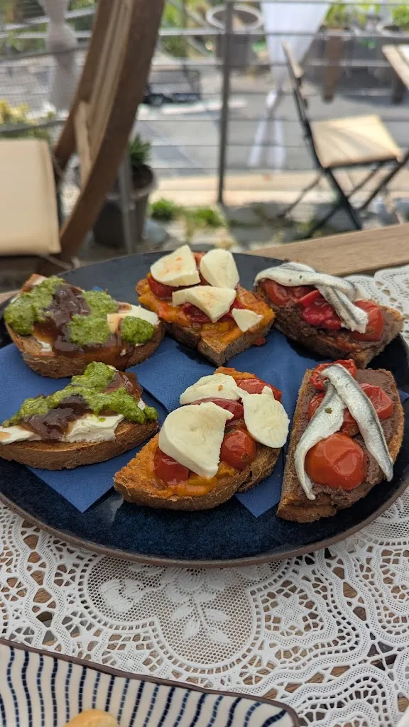 Emily Fisher_Terra Rossa Winebar wine&food_Corniglio_review