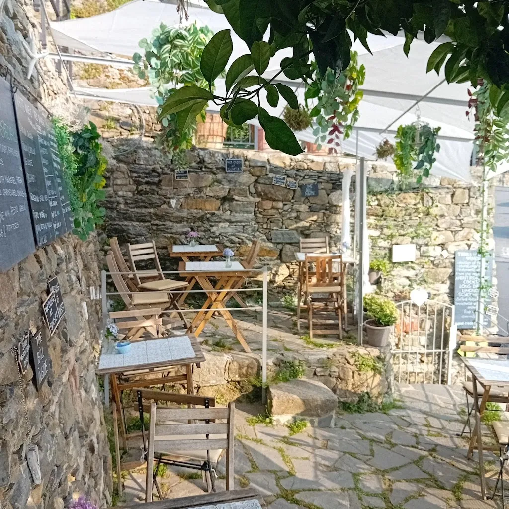 Terra Rossa Winebar wine&food restaurant in Corniglio