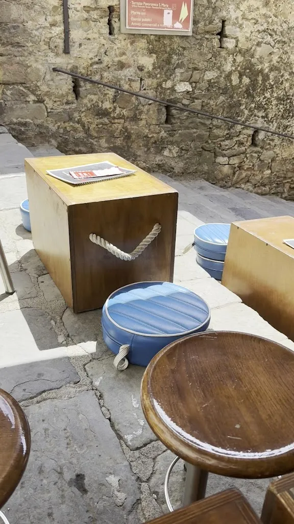 Karolyn Holloway_A' Càneva_Corniglio_review