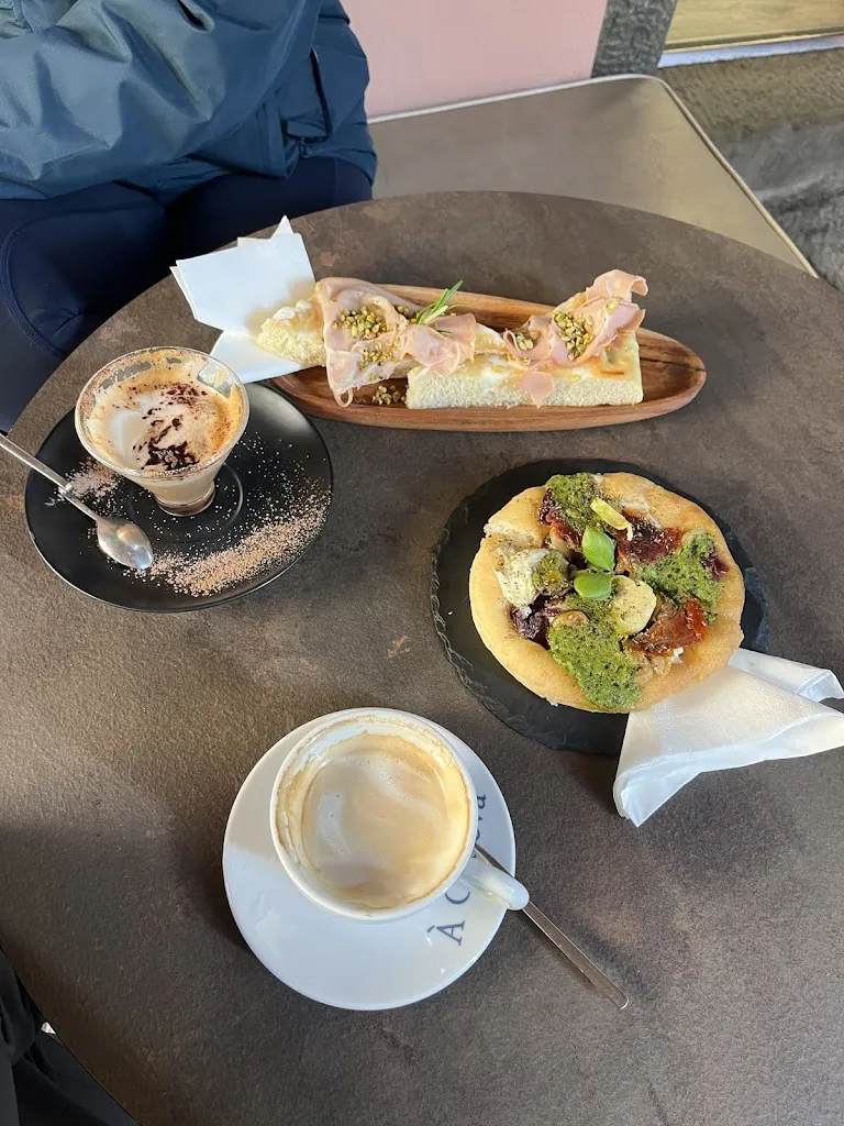 Hanna Patterson_A' Càneva_Corniglio_review