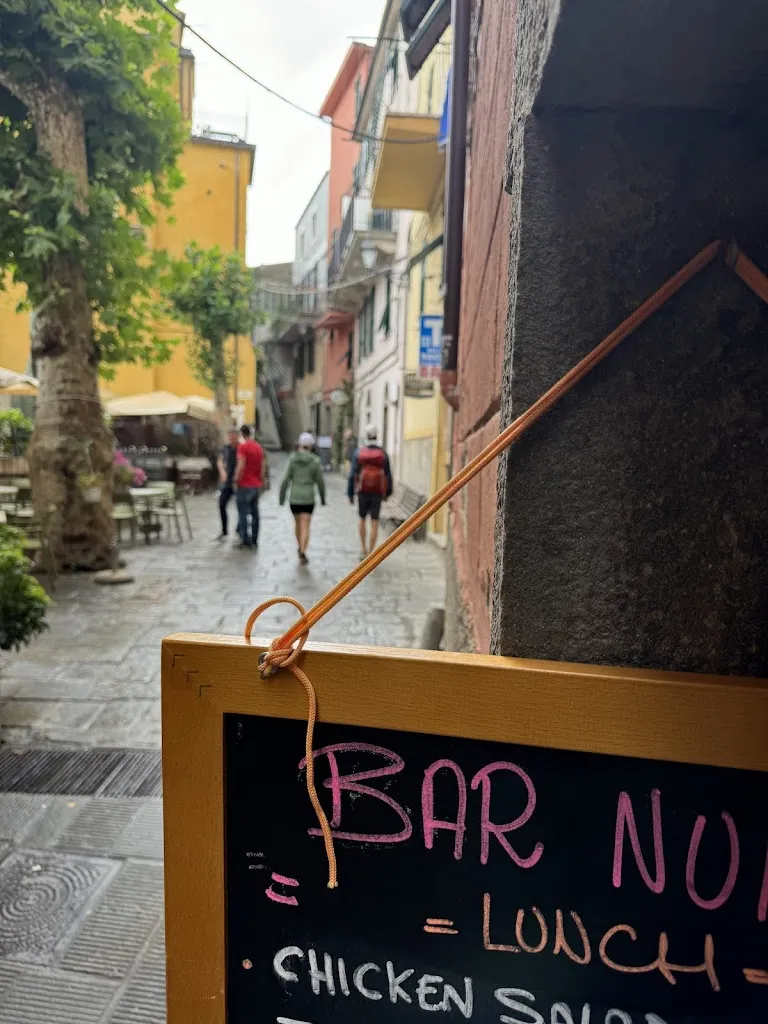 Rob1nson_Bar Nunzio_Corniglio_review