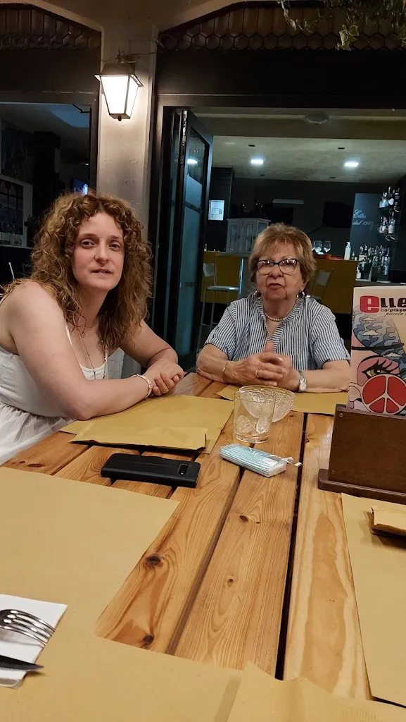 Mirella Fiore_Bar Pizzeria Elles_Cortemaggiore_review