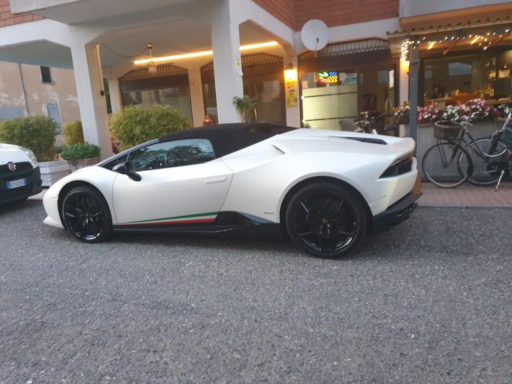 Bar Pizzeria Elles_Cortemaggiore_slider_image_3