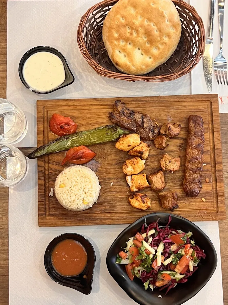 Hassan Nasir_Turkish Kebap Pizzeria Grill_Correggio_recensione