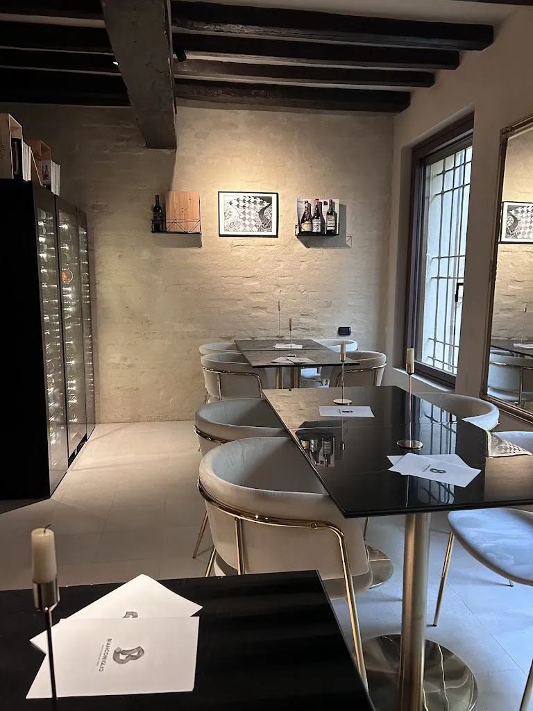 Bianconiglio “Vineria con cucinotto” restaurant in Correggio