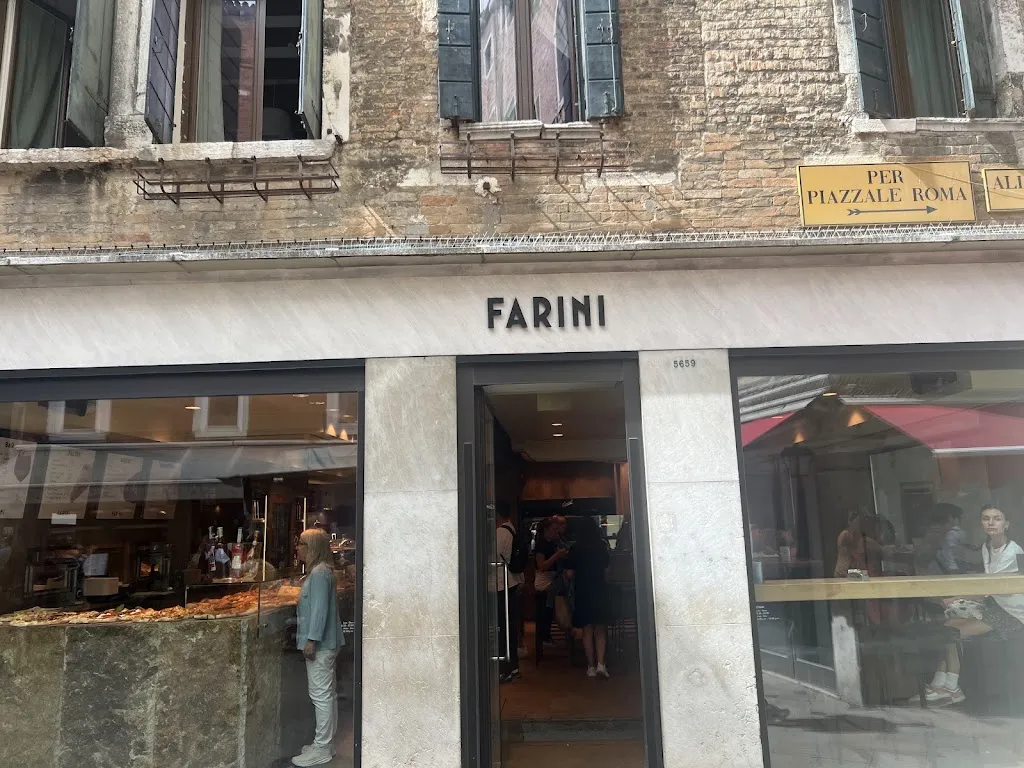 Farini_Farini_slider_image_3