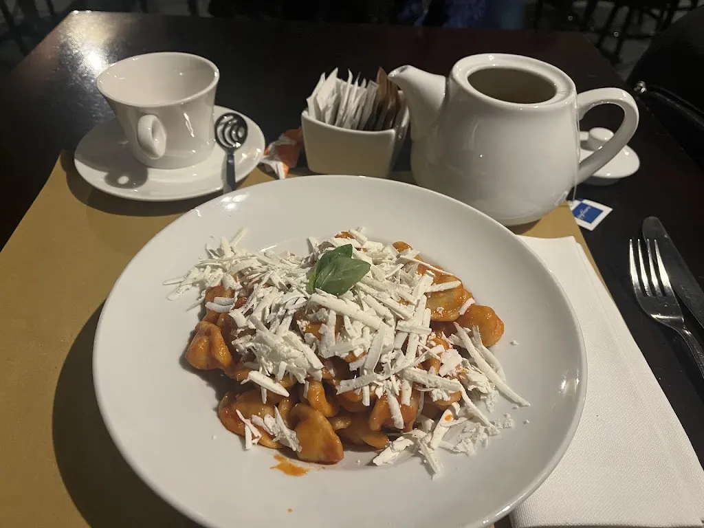 Kristyna Miratska_Scalo Farini_Farini_review