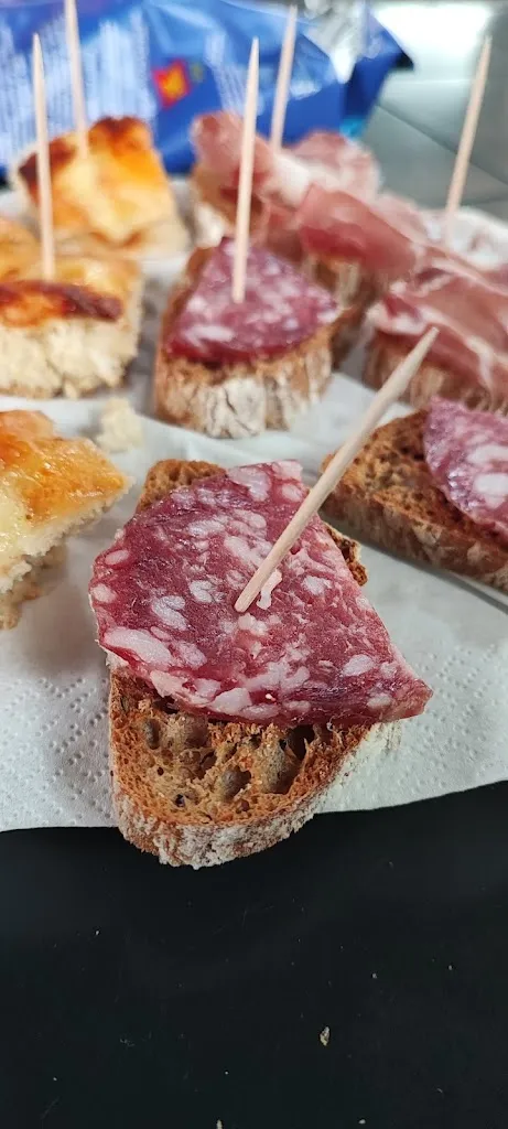 Debora serra_Bar Le Tire Bouchon_Felegara_review