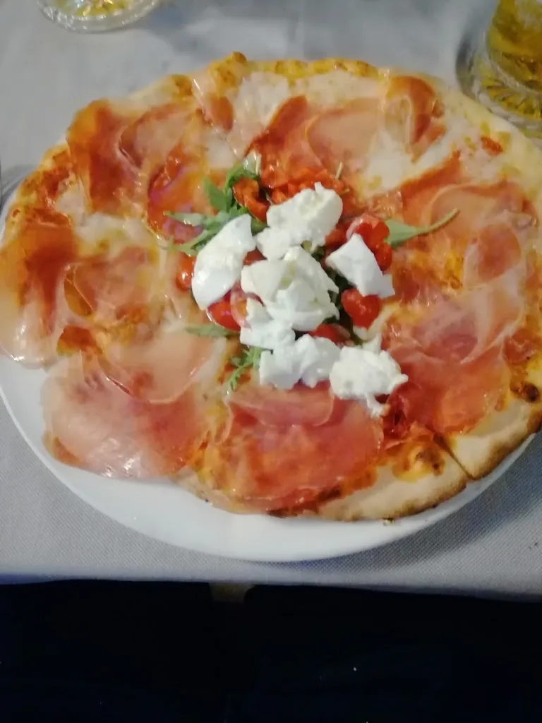 Chris Haunting_Ristorante Pizzeria Prosit_Felegara_review