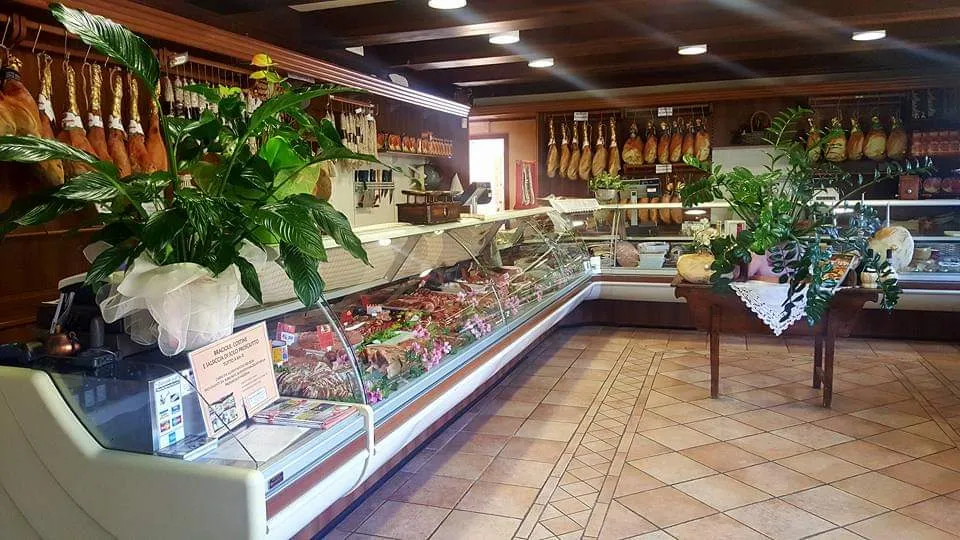 Pane Vino e Maialino S.R.L._Fanano_slider_image_1