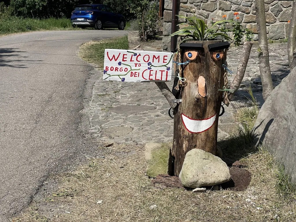 capacam capacam_The Village of Celts_Fiumalbo-Dogana_review