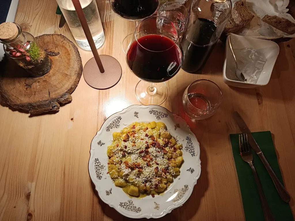 Daniela C_Monte Formica_Formica_review