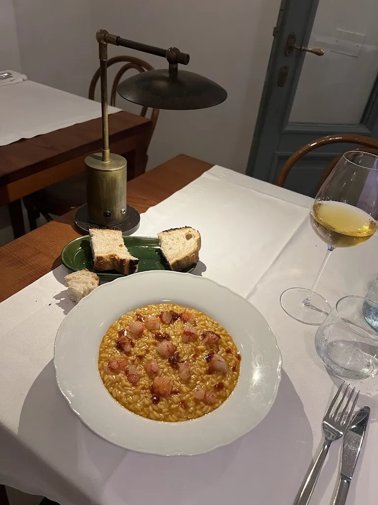 Tsai Chloe_Formica_Formica_review