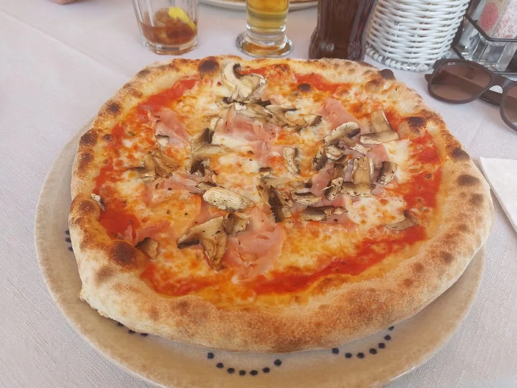 Nick Dolman_La Formica Ristorante Pizzeria_Formica_review