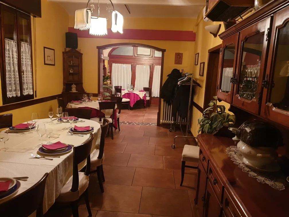 Trattoria Dell'Oste Vittorio_Formica_slider_image_1