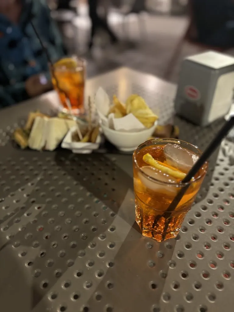 adi g_Yacht Bar_Ortona_review