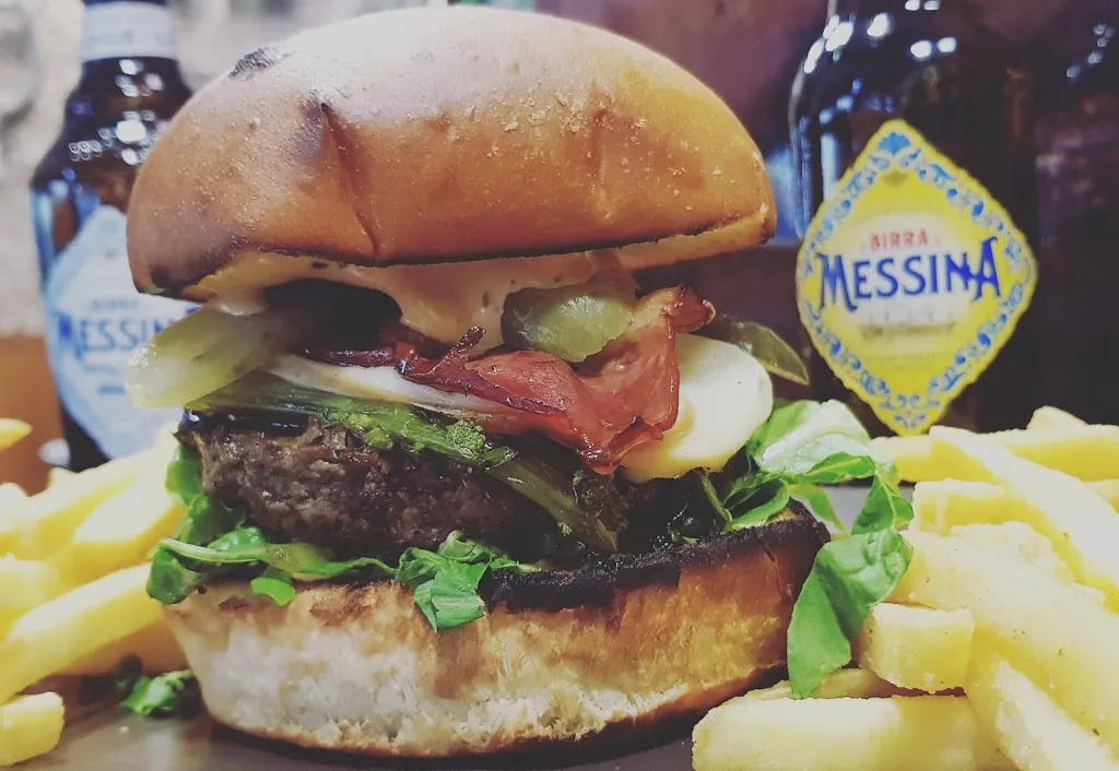 Pineapple_Pescina_slider_image_2