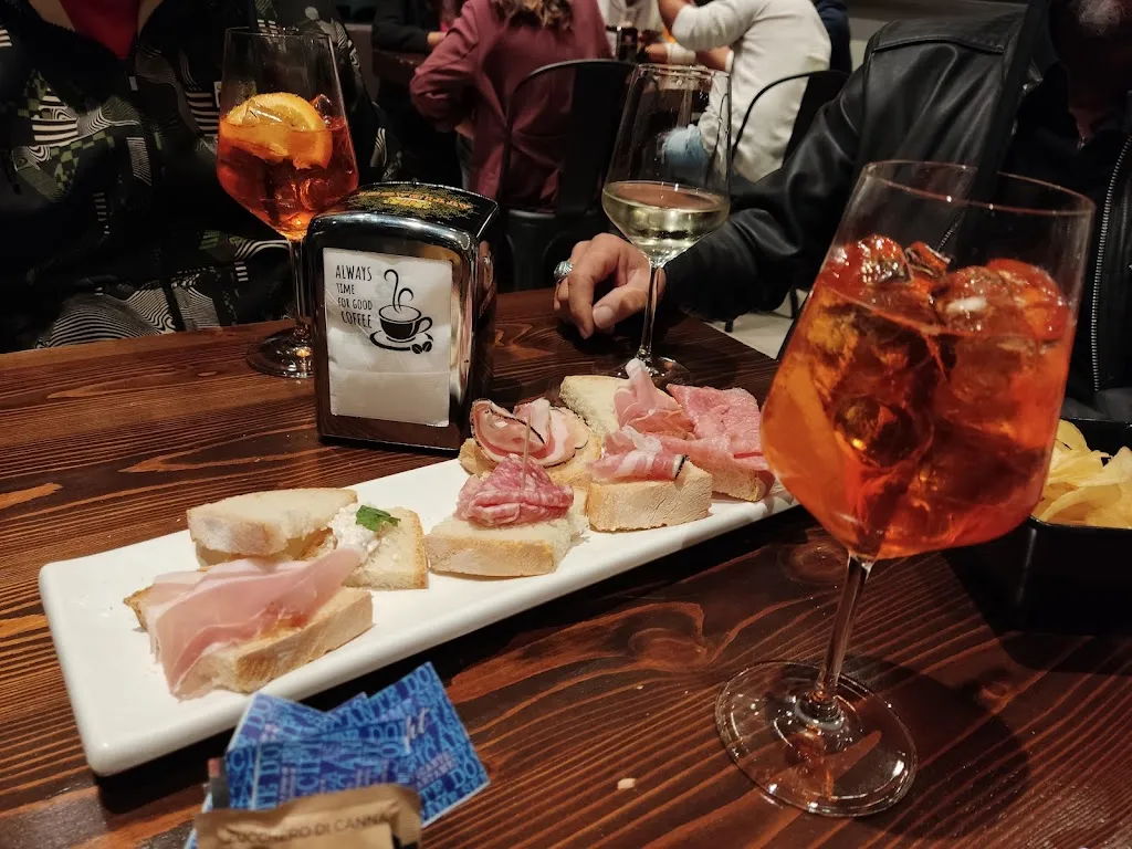 The Shed Wine Bar_Gaggio Montano_slider_image_3