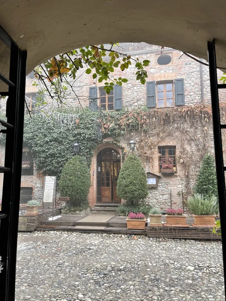 Su Lin Y_Locanda del Falco_Gazzola_review