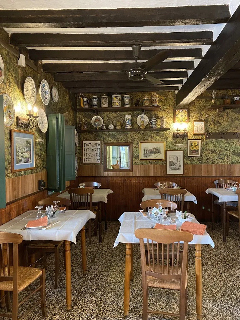 Trattoria La Famiglia restaurant in Gazzola