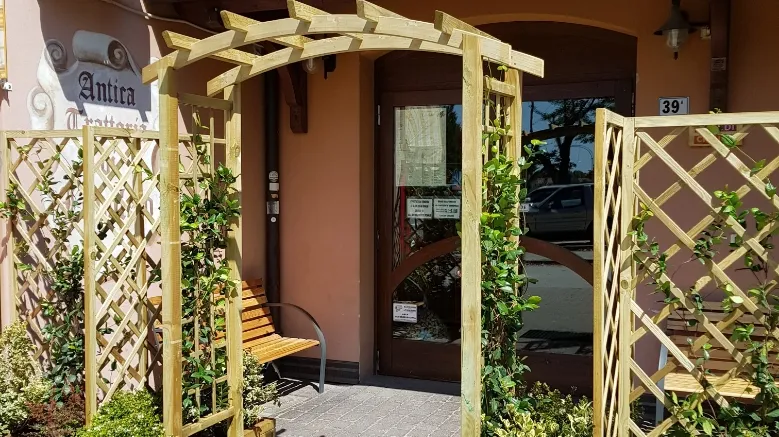 Antica Trattoria di Lovoleto restaurant in Granarolo