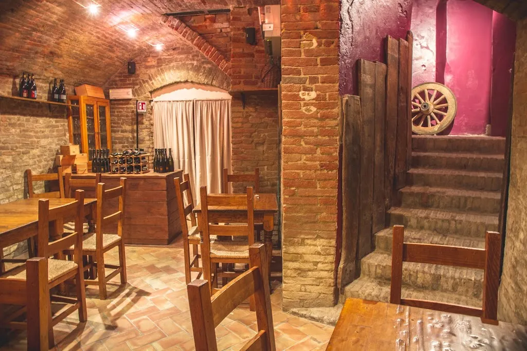 Osteria Del Piolo restaurant in Imola