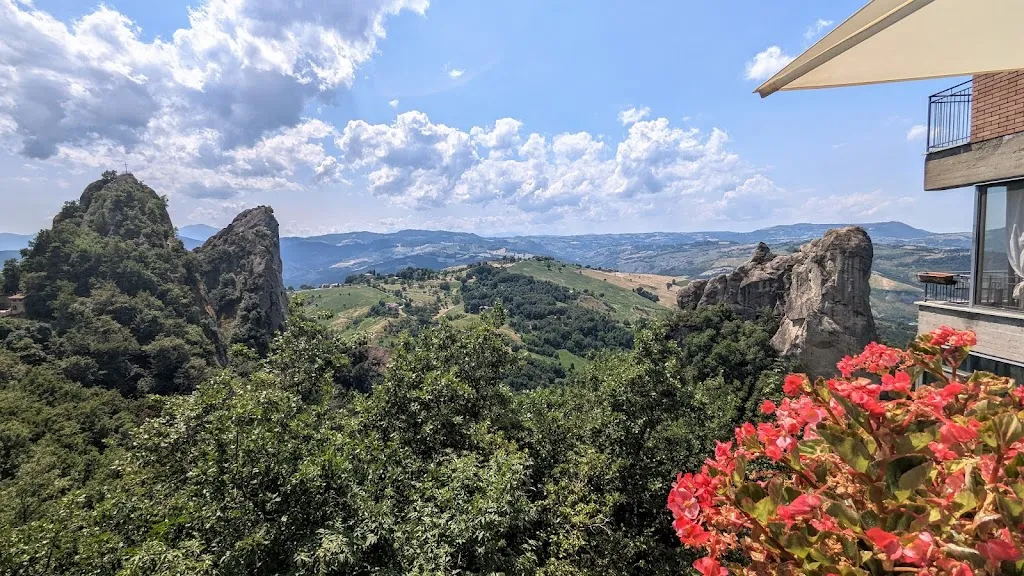 Simon Jones_Il Faro_Guiglia_review