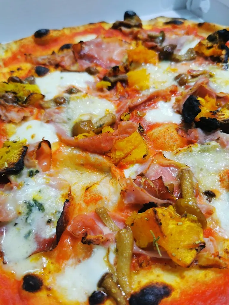 Pizzeria La Comida_Lagosanto_slider_image_3