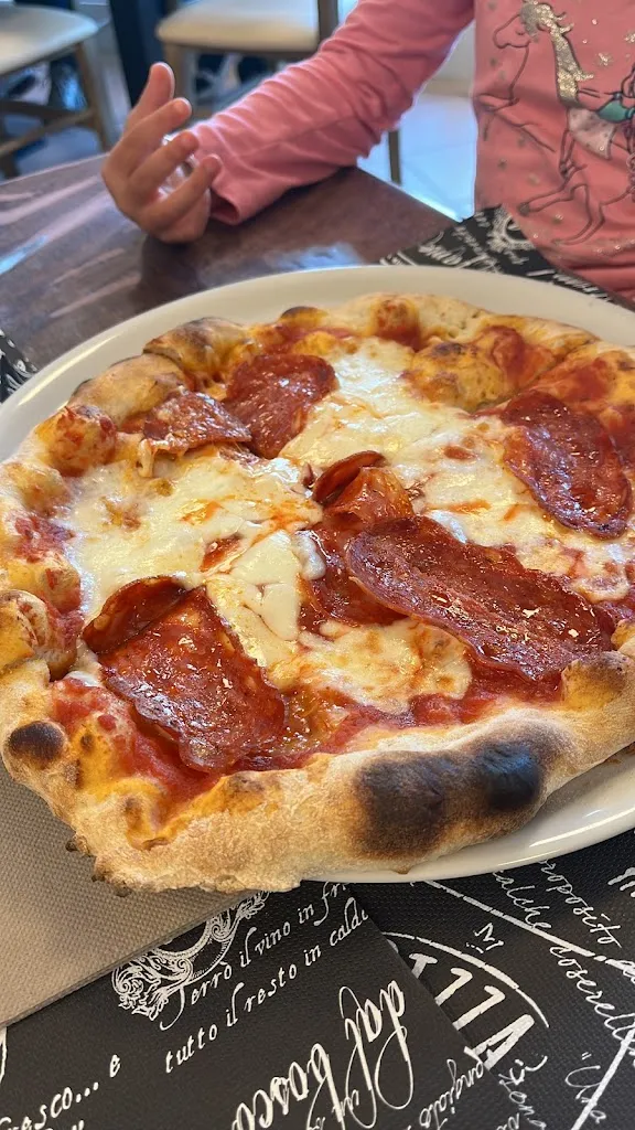 Matthias Vogel_Pizzeria Oltremare specialità di Pesce e Pizza_Guastalla_review