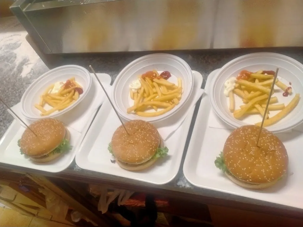 Hamza king pizzeria e kebab restaurant in Guastalla