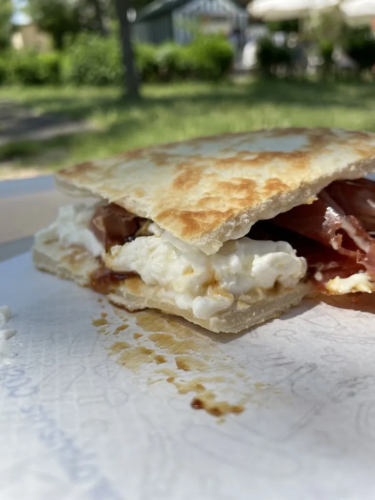 Annamária Kupó_Chiosco Dei Giardini_Lido Adriano_review