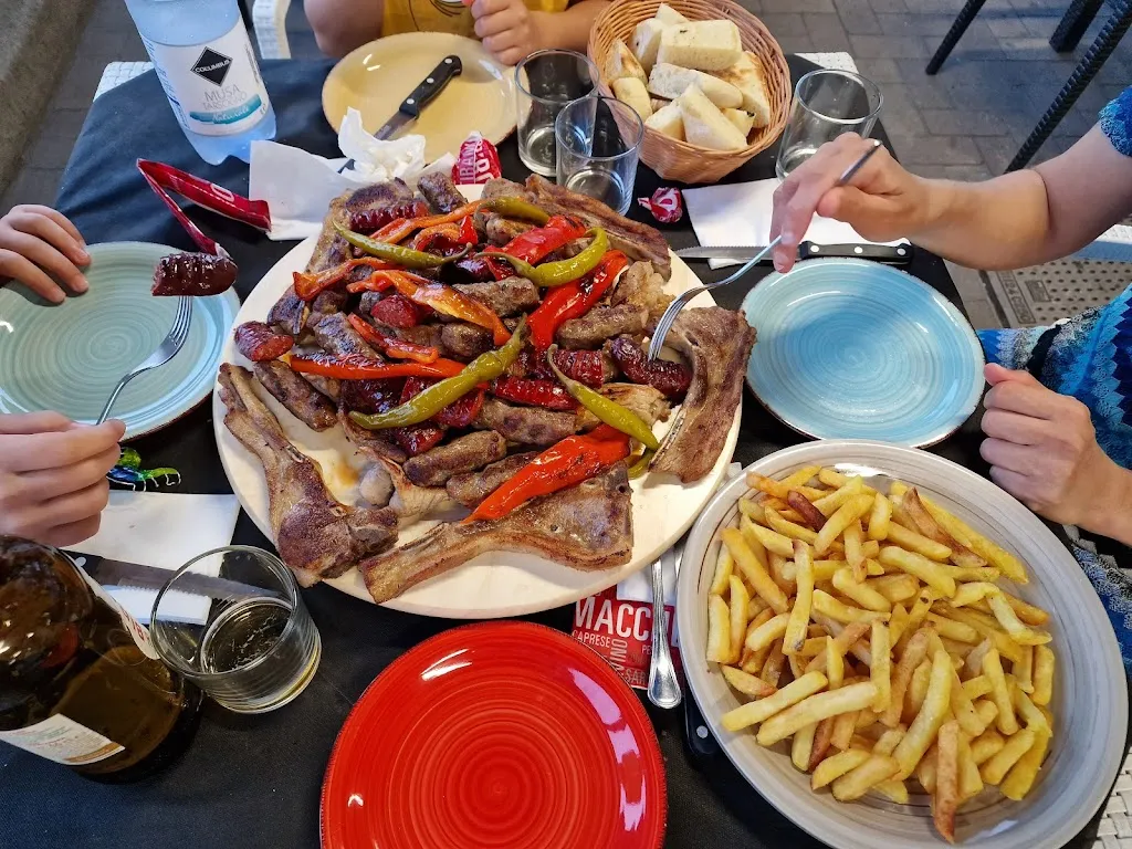 Luca Boschetto_Bar grill tetova_Lido Adriano_review