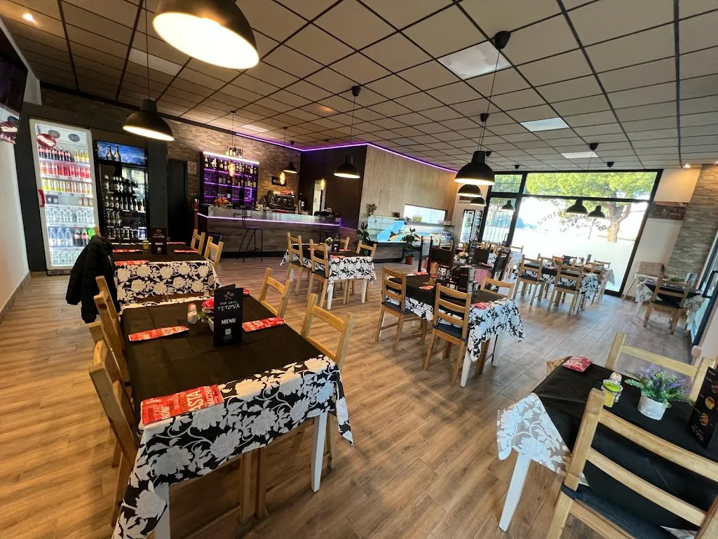 Bar grill tetova restaurant in Lido Adriano