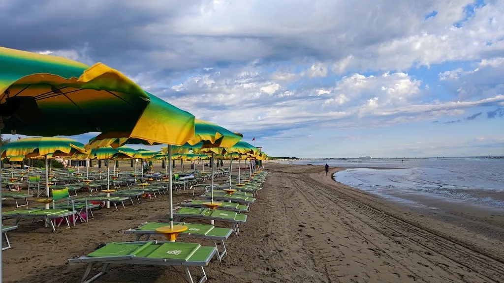 Bagno Caesar 222 restaurant in Lido Adriano