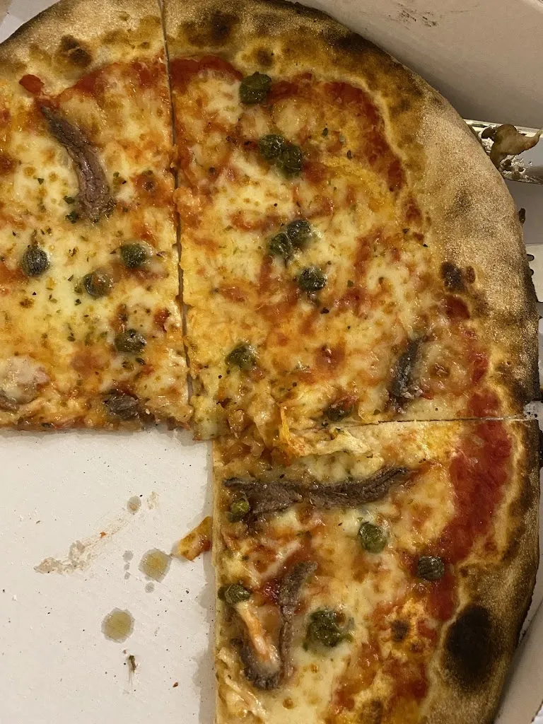 Ioana Banarescu_Pizzeria La Perla_Lugagnano Val d'Arda_review