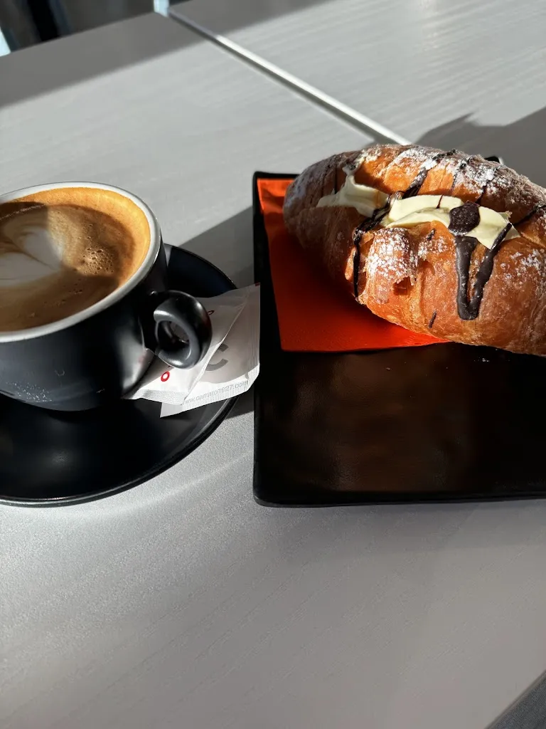 Anastasiya K_Bar L'Angolo Caffetteria Snack_Lugagnano Val d'Arda_review