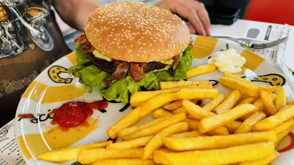 The cat and the Fox_Magreta_slider_image_3