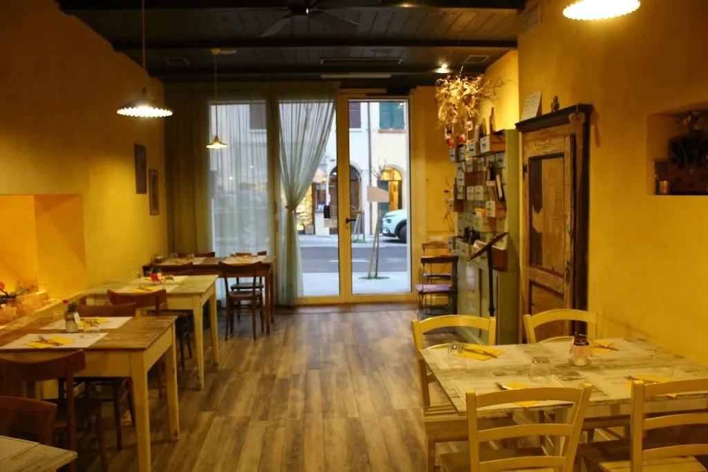 La Sgranocchiosa Osteria & Pizza restaurant in Longiano